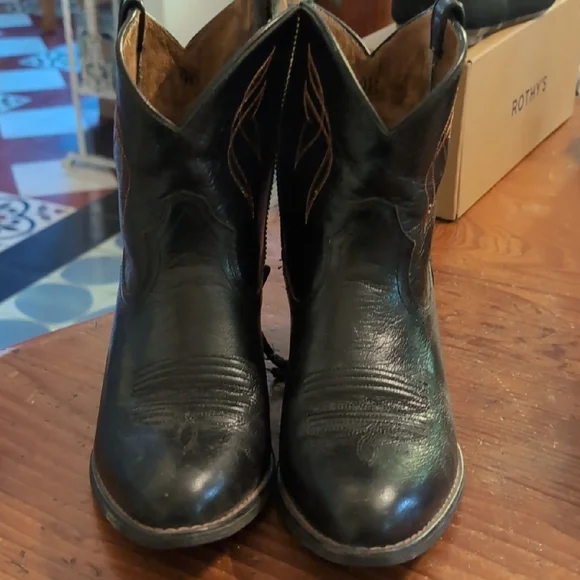 Ariat Black Leather Western Boots - Picture 4 of 9